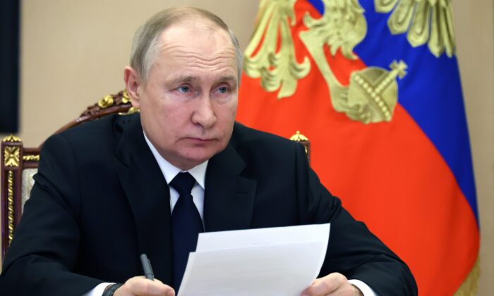 Moscow cấm xuất cảng dầu cho các quốc gia áp giá trần