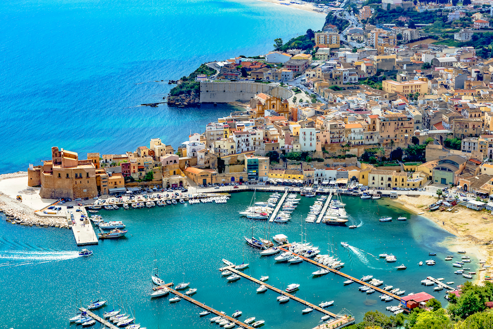 Palermo là thủ phủ của Sicily, hòn đảo lớn nhất Địa Trung Hải tọa lạc ngay gần mũi “chiếc ủng” của nước Ý. (Ảnh: wiesdie/Shutterstock)