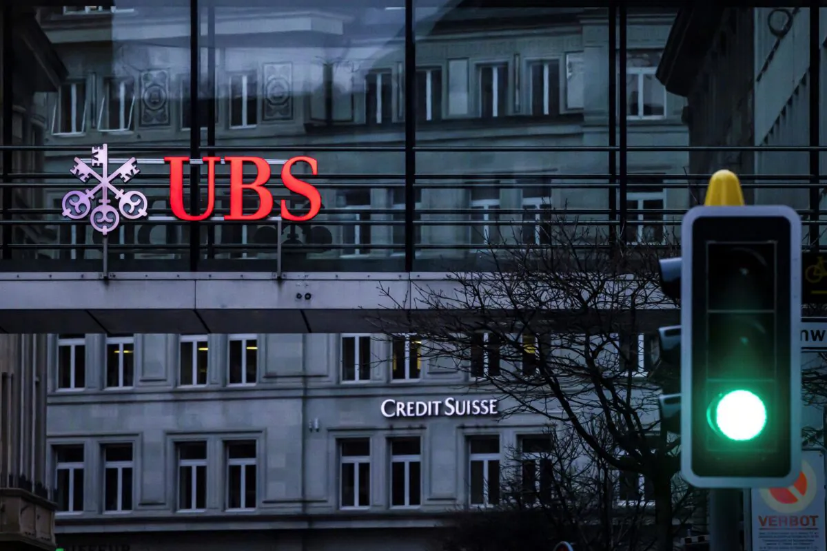 UBS hoàn thành việc tiếp quản Credit Suisse trong thỏa thuận nhằm ngăn chặn hỗn loạn tài chính trên toàn cầu