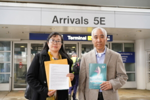 Đại diện của Shen Yun ở Chicago đề nghị điều tra nhân viên quan thuế sách nhiễu các nghệ sỹ ở phi trường