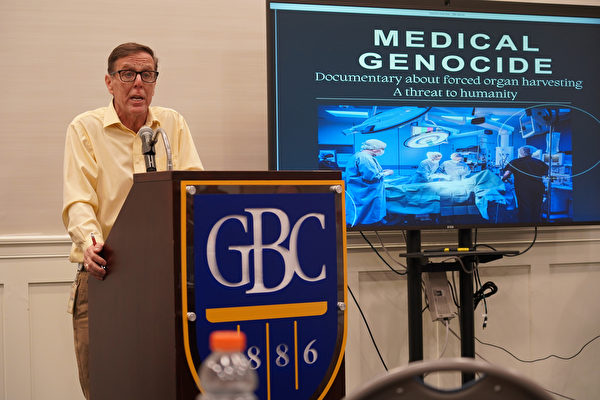 Ông Michael Ramone, Dân biểu tiểu bang Delaware, đã tham dự buổi chiếu phim tài liệu “Diệt chủng Y tế” được tổ chức tại Đại học Goldey-Beacom (GBC) ở Delaware, hôm 10/04/2024. (Ảnh: Lý Khải Tây/The Epoch Times)