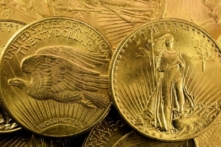 Các đồng xu vàng Double Eagle Gold Liberty mệnh giá 20 USD của Hoa Kỳ, được phát hành vào năm 1924. (Ảnh: Sven Sambunjak/Shutterstock)