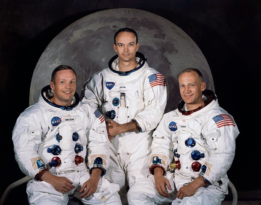 Phi hành đoàn đổ bộ lên Mặt Trăng của tàu Apollo 11: (từ trái sang phải) Chỉ huy Neil A. Armstrong, phi công khoang điều khiển Michael Collins; và phi công khoang đổ bộ Edwin E. Aldrin Jr. (Ảnh: Tư liệu công cộng)